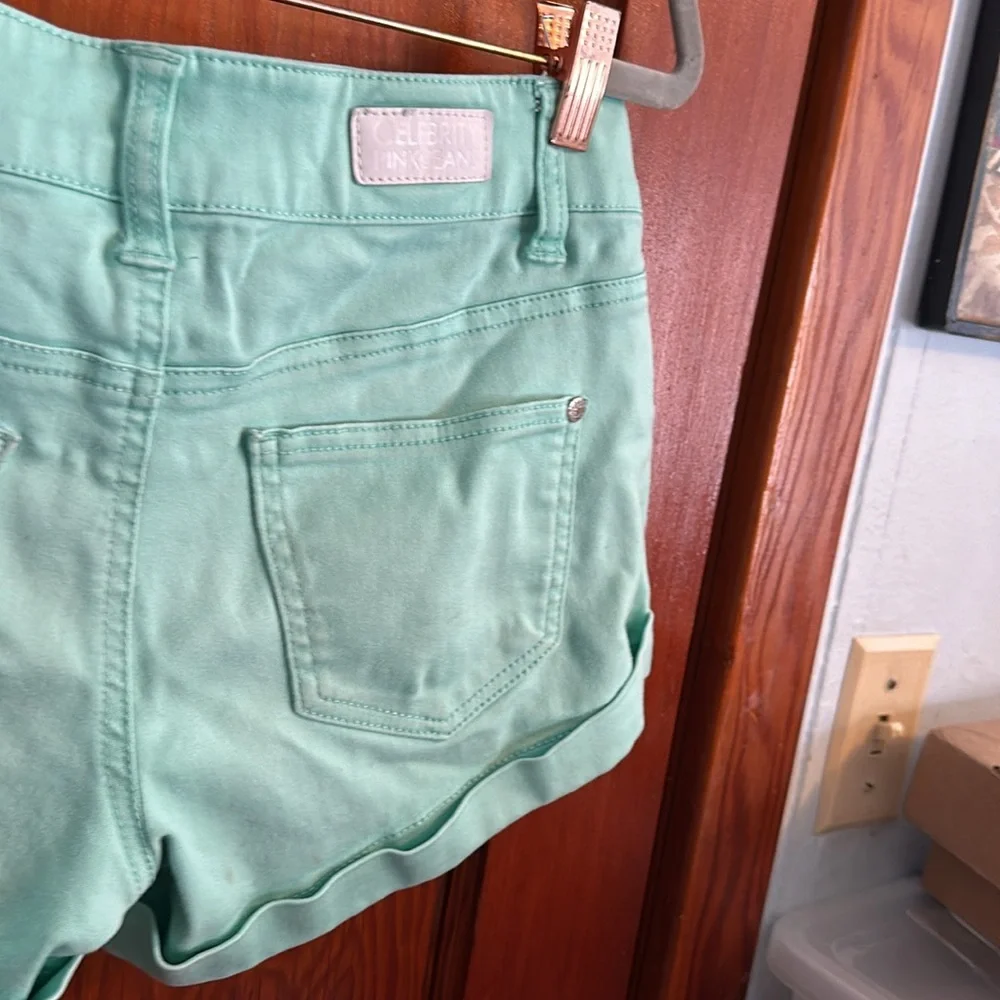 CELEBRITY PINK•JEANS Junior Size 7 Super Short Shorts in Spring Green